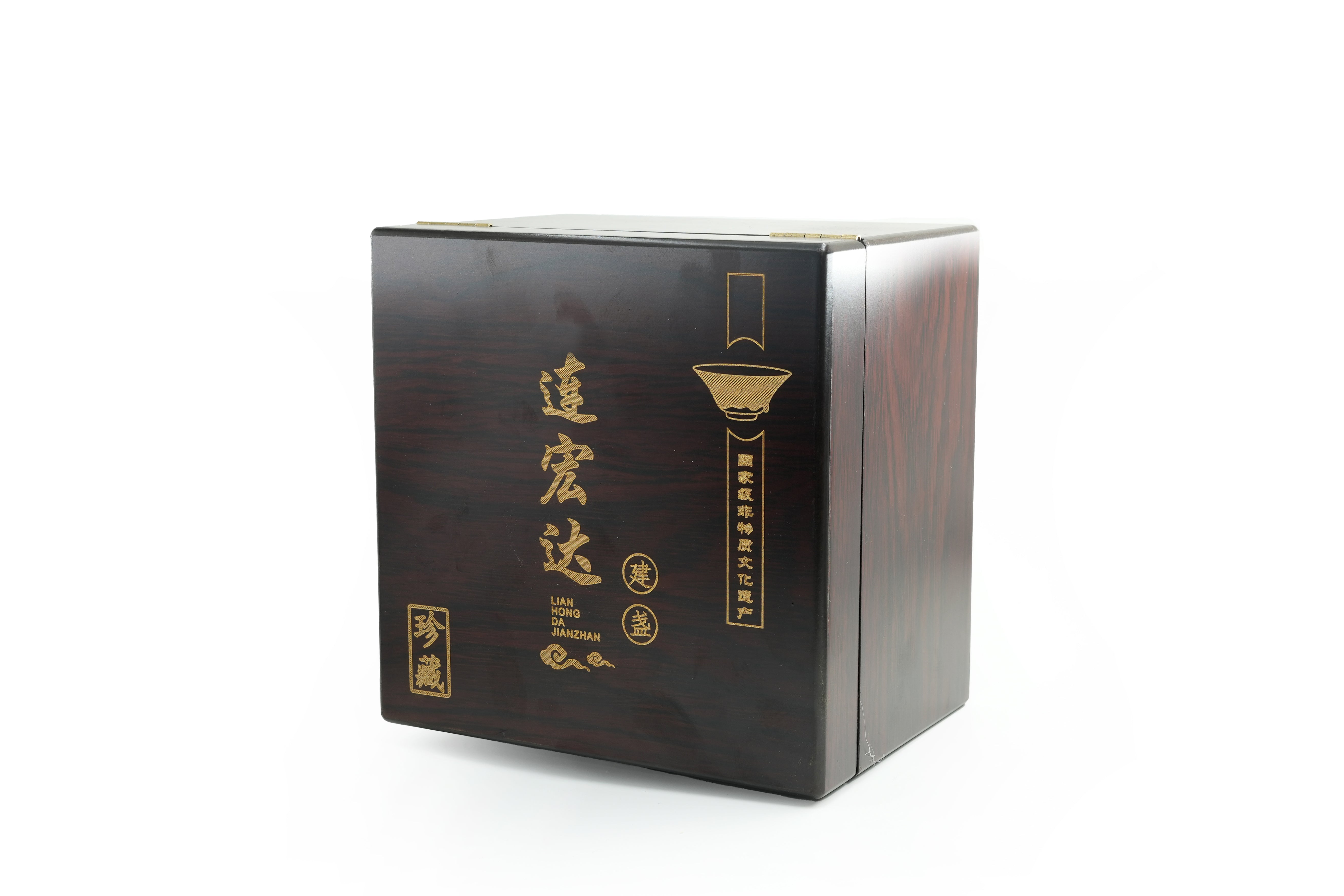 连宏达 — 大漆龙杯