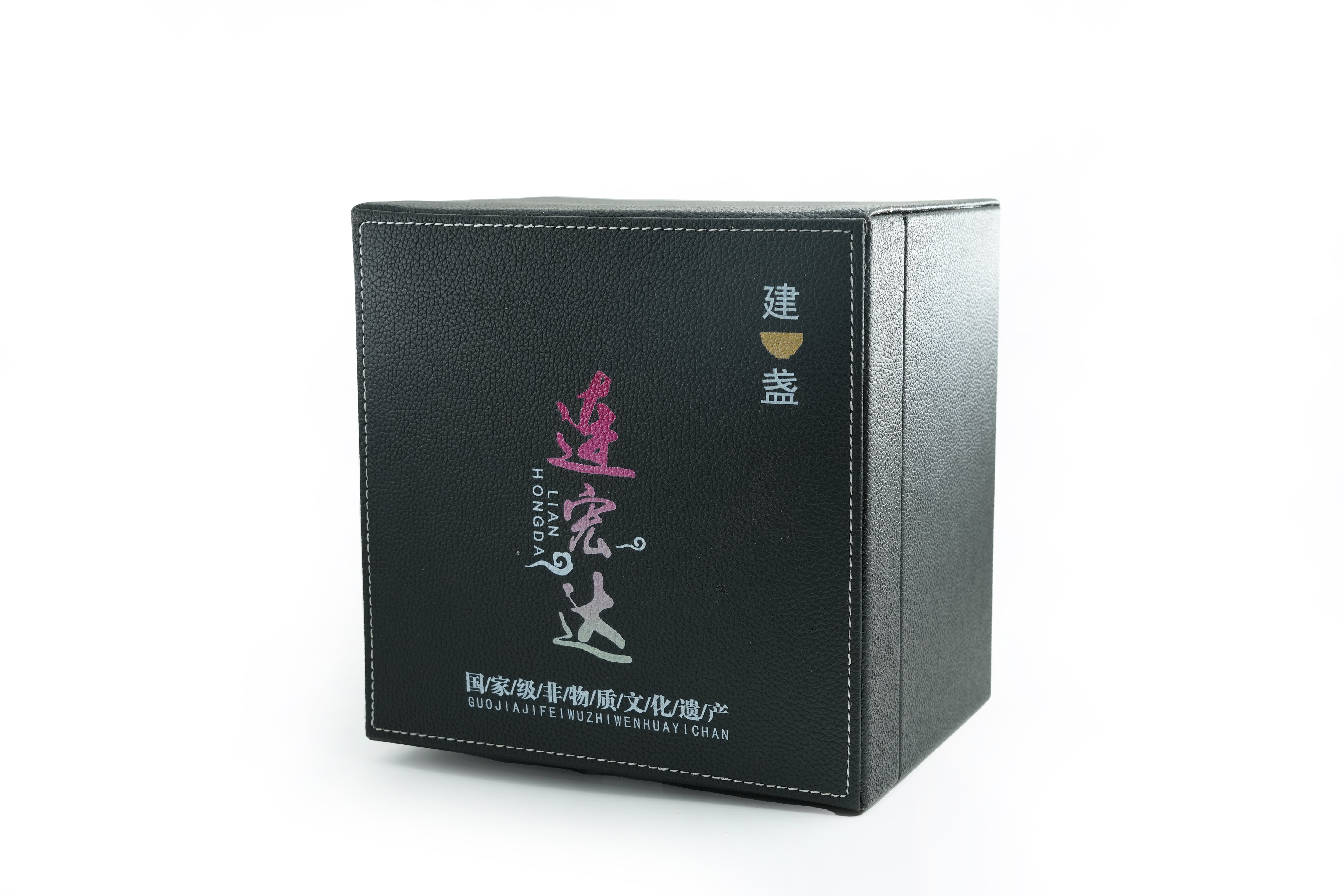 连宏达 — 大漆壶